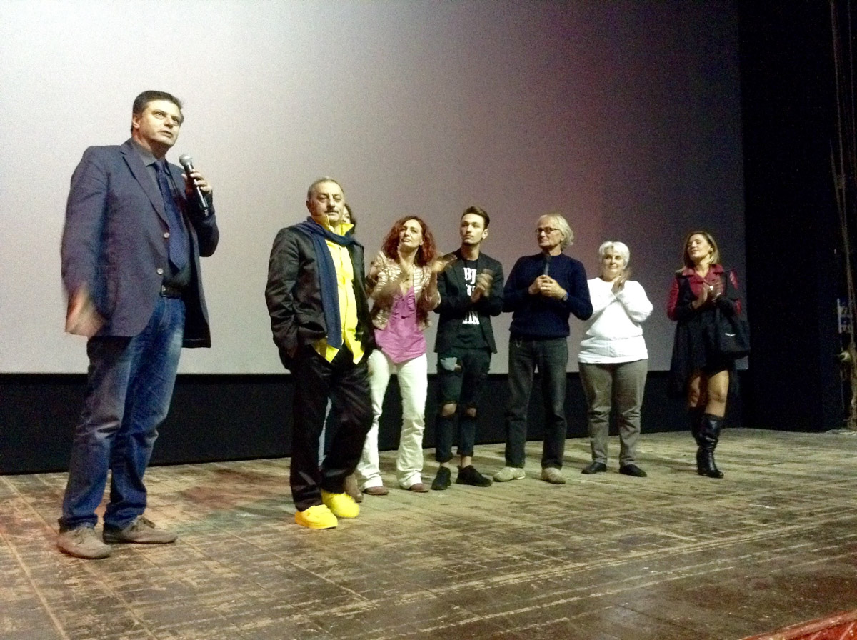 24 10 15 La Perla Antonio Capuano E Il Cast Di Bagnoli Jungle1